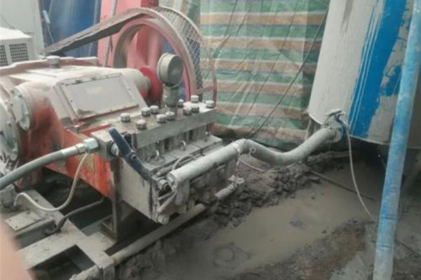 公路加固陆续施工中。
