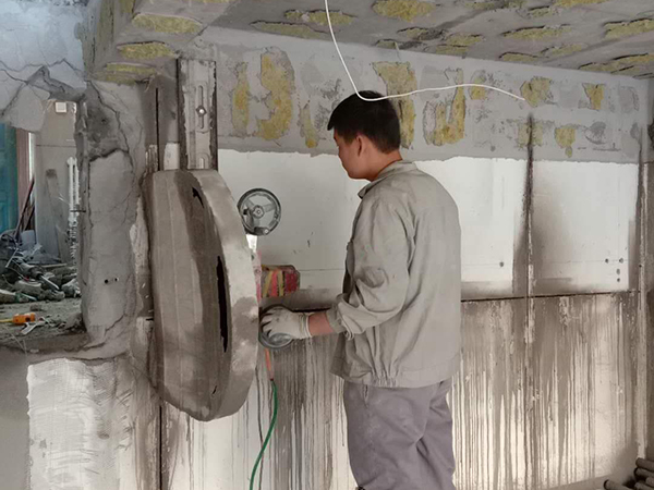 楼板开洞加固是为了楼板承重更有效果