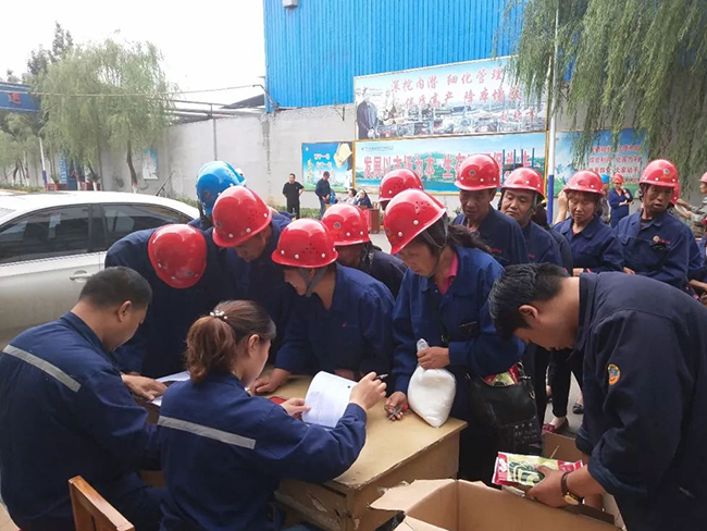 桑拿天，天齐建筑为员工送清凉
